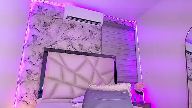 kendal_rossi live cam on StripChat
