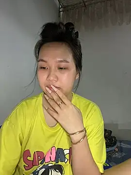 Almira6868 live cam on StripChat