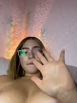 ChloeCollins__ live cam on StripChat