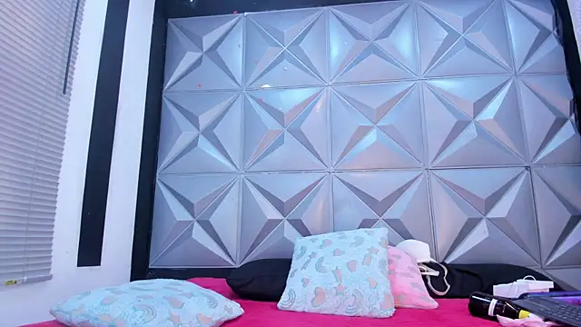 BustyGlow live cam on StripChat