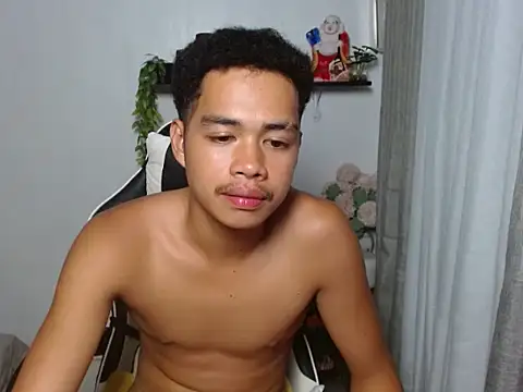 curlyasian_njxx live cam on StripChat