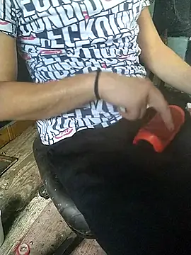 Wero4200 live cam on StripChat
