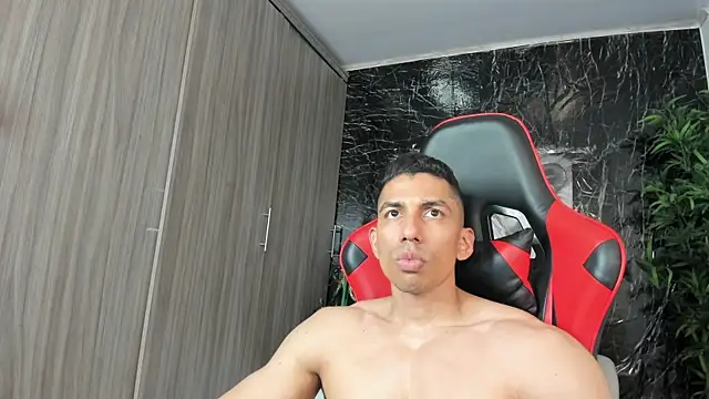 Erik_castle live cam on StripChat