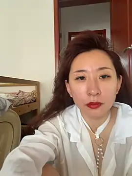 Jingjingxiang-520 live cam on StripChat