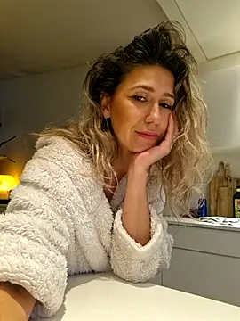 CelynaRoss live cam on StripChat