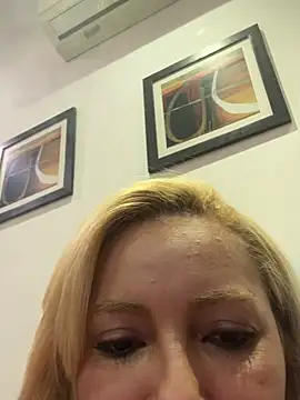 Juuhschmitt live cam on StripChat