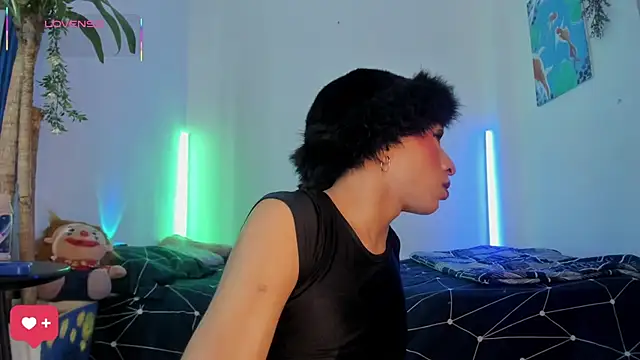 Naughty_Blue live cam on StripChat