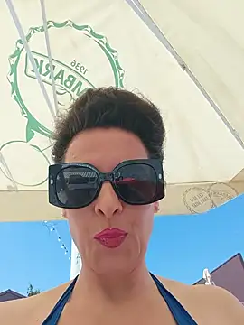 RebeccaNoble live cam on StripChat
