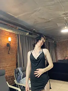 MickeQuinee Live Webcam on Stripchat