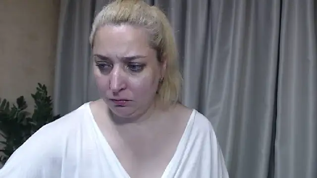 sweetpussy13 live cam on StripChat