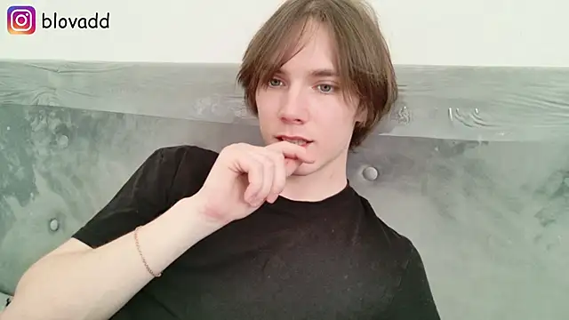 callmenineoneseven webcam