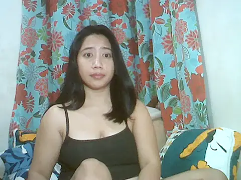 LOVENAYRA1 webcam