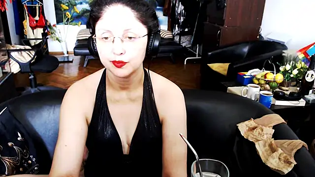 imperatriza - Imperatriza's free webcam - UK Sex Cams