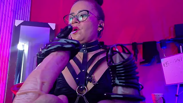 MistressSlut1 live cam on StripChat