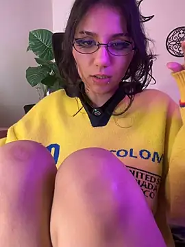 HollyPeach webcam