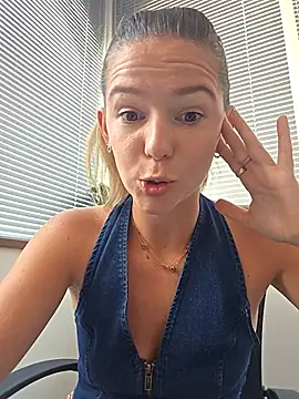 lucie_mehott's live cam