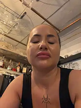 beautydiamond (F young) - Take off bra in bar