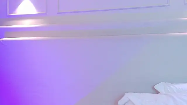 NaomiKlarc webcam