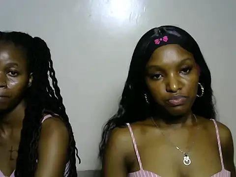 Sexy_strawberina webcam