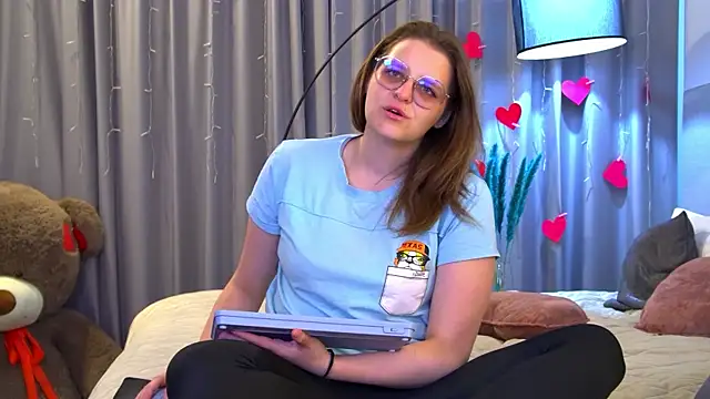 AlexaAvery webcam