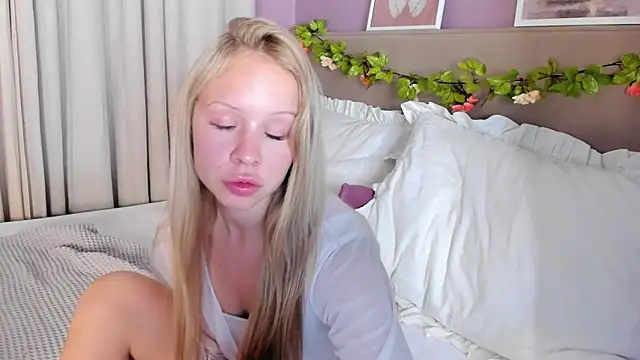 Milana_r0se webcam