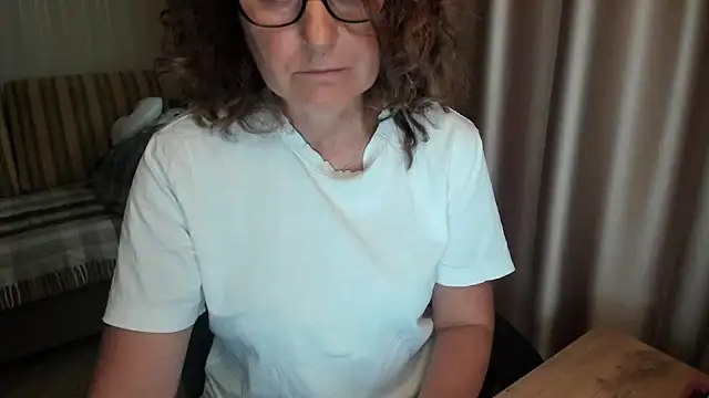 lauraoven webcam