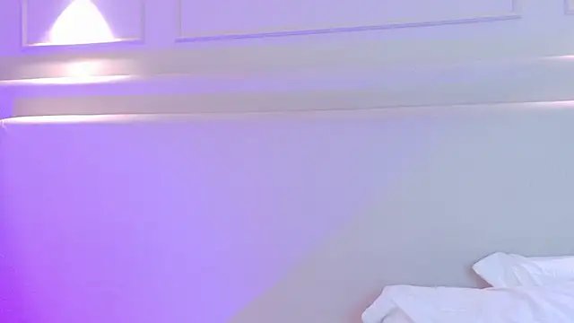 NaomiKlarc webcam