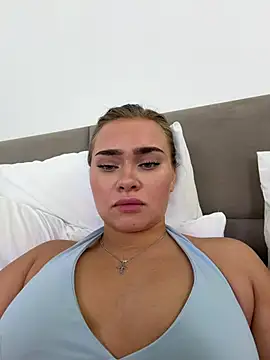 MonicaWestt webcam