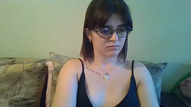 Lola_enjoy live cam on StripChat