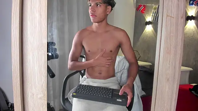 marco_delux (M twink) - ⏱️ Slow stroke  Smiling face