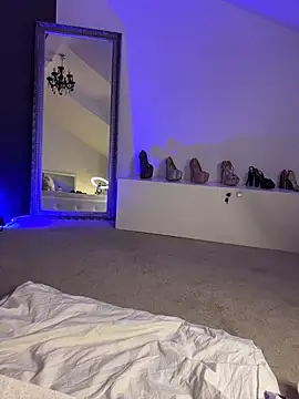 BellaKarma webcam