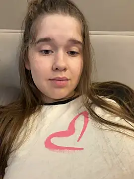HornyGirlH live cam on StripChat
