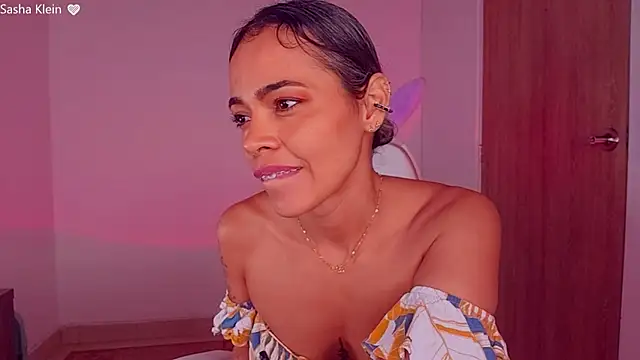 SashaKlein live cam on StripChat