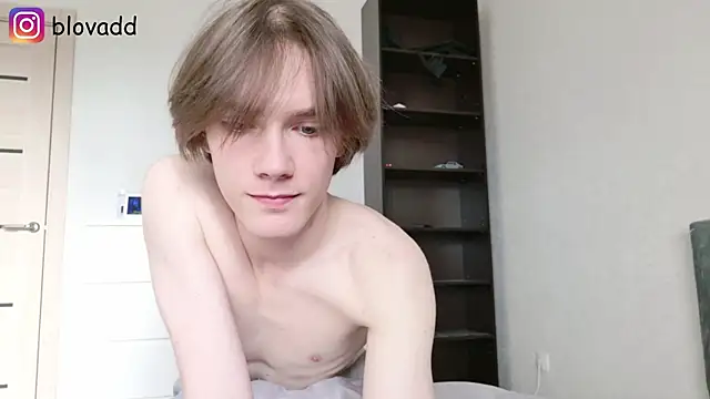 callmenineoneseven's live cam