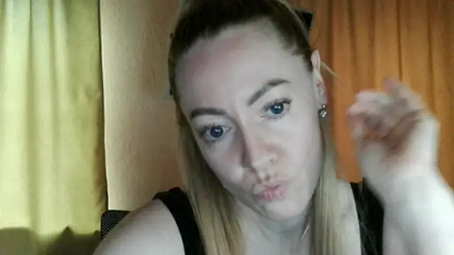 LensyTourels live cam on StripChat