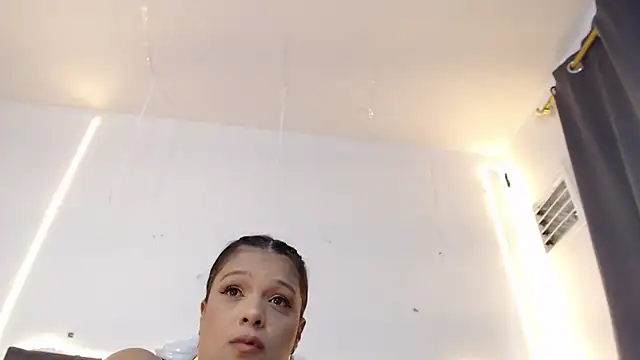 Nicol_Love0 webcam