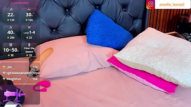 AMELIELEONE webcam