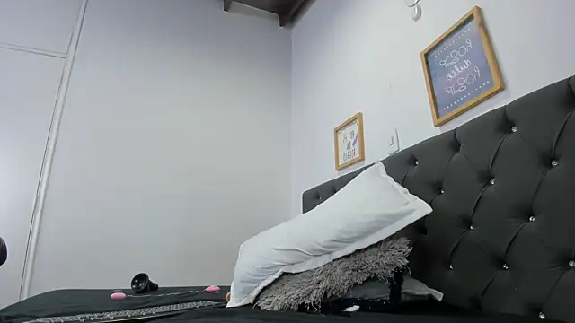 Emily_Behlle live cam on StripChat