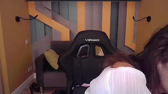 EllaLong live cam on StripChat