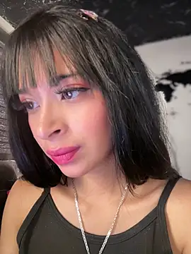 Sasha-firee live cam on StripChat