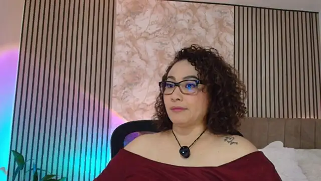 JuliRamirez live cam on StripChat