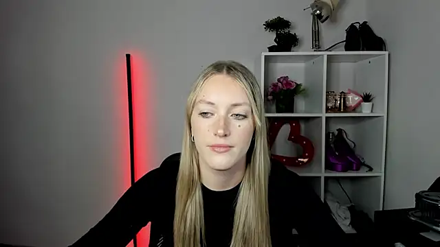 EvelynBlond webcam