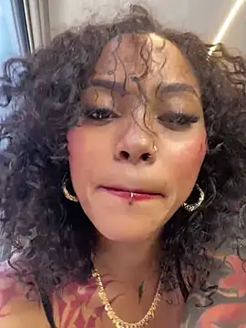 LizStorm_ webcam