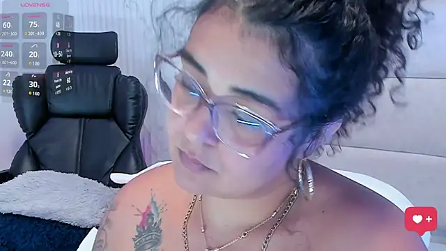 Reginavegaa live cam on StripChat