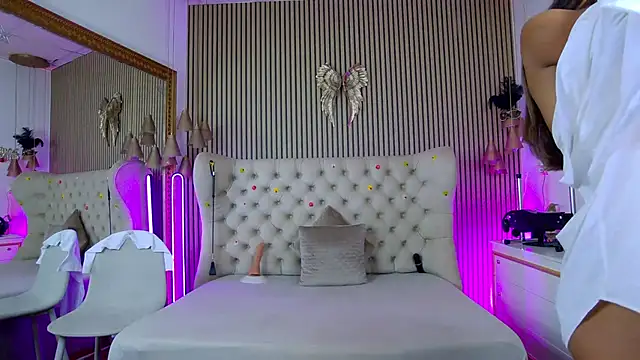 PlayfulShow live cam on StripChat