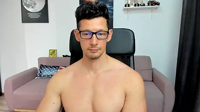 brutusk08 (Ask my age) - Cumshot in freechat