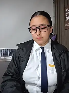 cute_penelope (F young) - zoom pussy+rub clitoris at work🤫shh