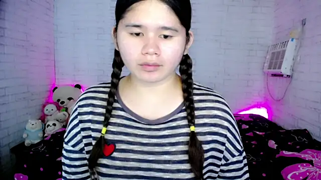 brittany_143 (T teen) - YOU THINK I'M PRETTY WITHOUT MAKEUP?