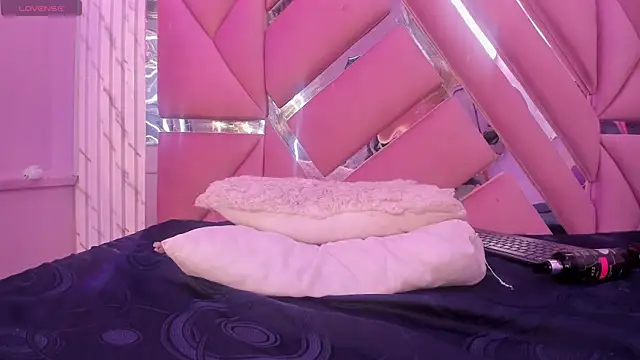 Katy_Bennet webcam