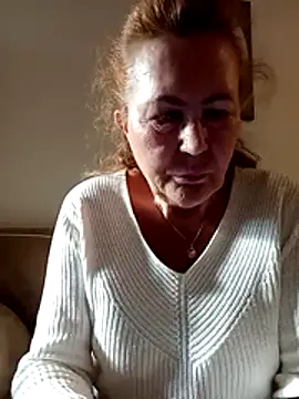 Hottie-Mom webcam